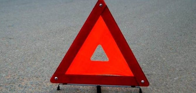 В Ленобласти иномарка врезалась в дерево – водитель погиб