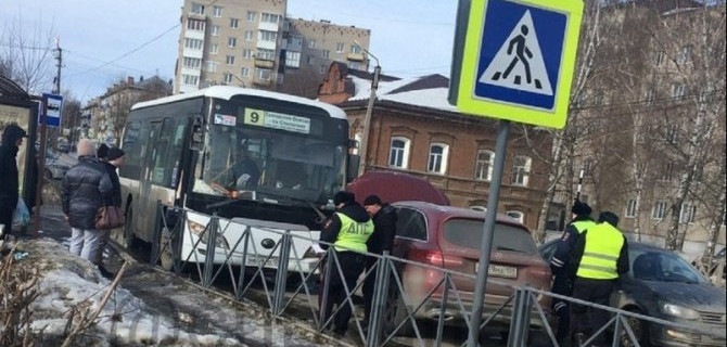 Девушка и мальчик пострадали в ДТП с автобусом в Пермском крае