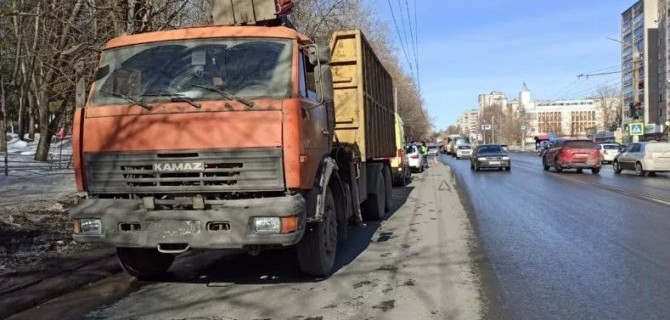 В Кирове КамАЗ насмерть сбил пожилого мужчину