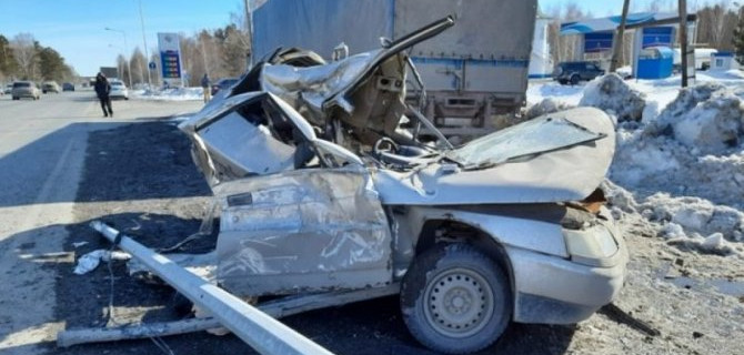 Молодая девушка погибла в ДТП с фурой в Тюменской области