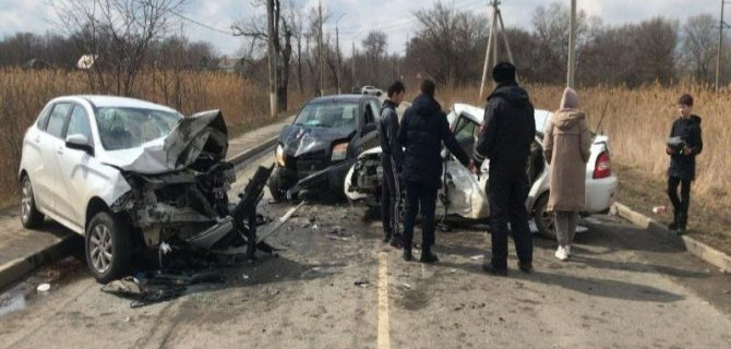 Четыре человека попали в реанимацию после ДТП в Невинномысске