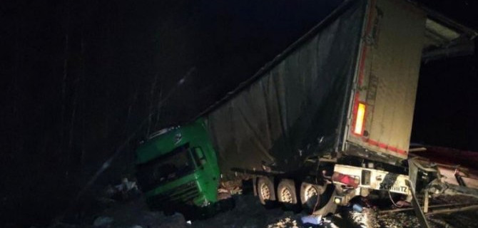 В ДТП с двумя грузовиками в Юрьянском районе погиб человек