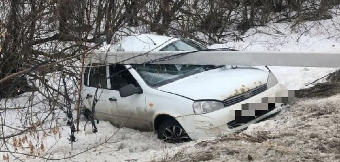 В Казани «Лада» врезалась в столб – водитель погиб