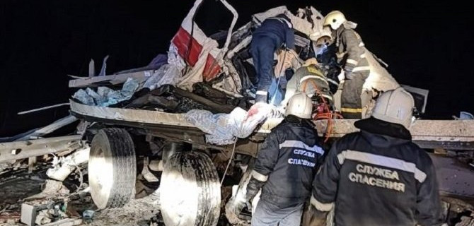 В ДТП с двумя фурами в Пермском крае погиб водитель