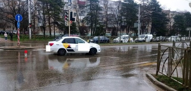 В Ставрополе таксист на переходе сбил женщину