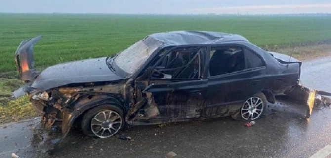 На Кубани при опрокидывании автомобиля погиб водитель