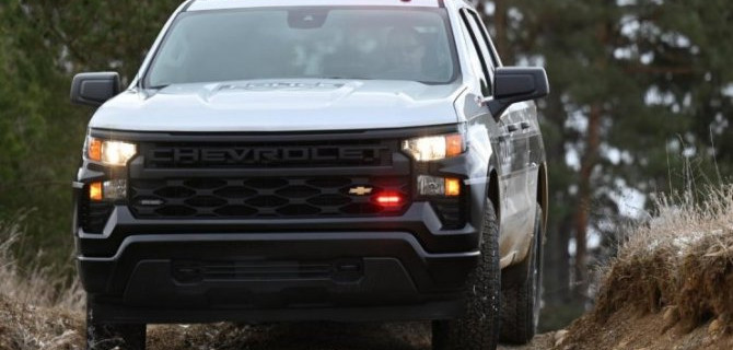 Пикап Chevrolet Silverado примерил полицейскую форму