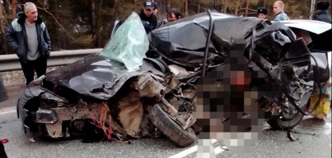 Водитель иномарки погиб в ДТП с грузовиком в Прикамье