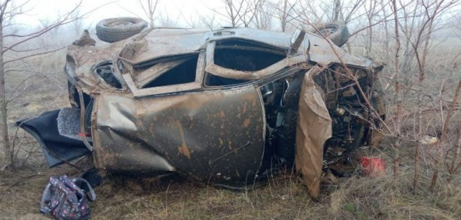 Два человека погибли при опрокидывании машины в Ершовском районе Саратовской области