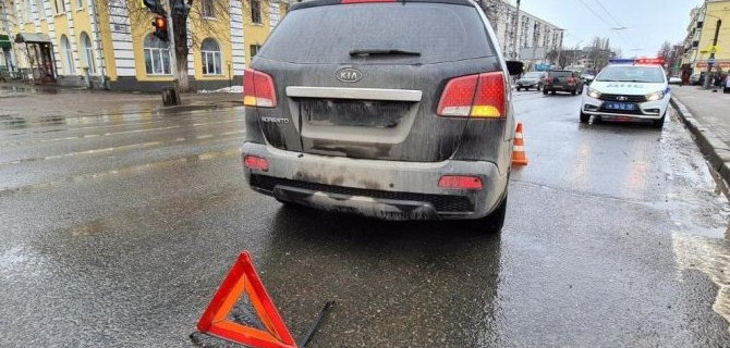 В Кирове на переходе сбили женщину