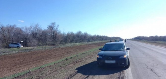 В Волгоградской области автомобиль вылетел в кювет – пострадала девушка