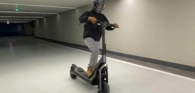 В США разработан электрический самокат, звучащий как Ferrari
