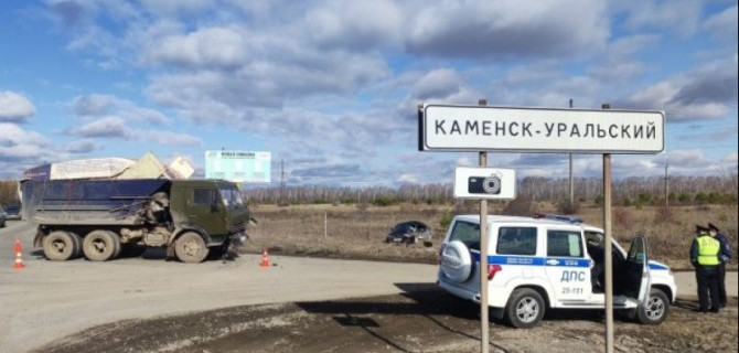 Молодой водитель погиб в ДТП с КамАЗом в Свердловской области