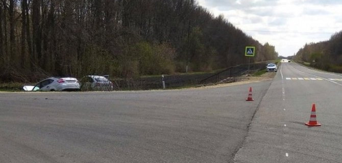 Женщина пострадала в ДТП с двумя «Ладами» в Липецкой области