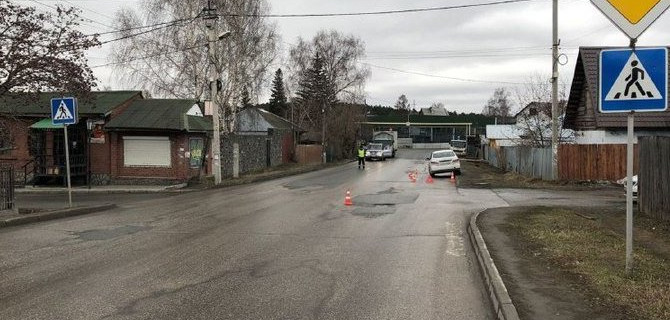 В Новосибирске 11-летний мальчик попал под машину, но попытался убежать