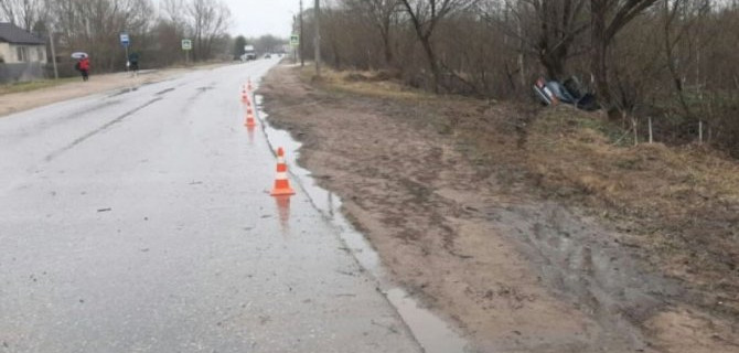 В Тверской области ВАЗ врезался в дерево – водитель погиб