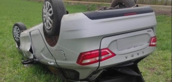 В Бобровском районе Воронежской области при опрокидывании автомобиля погибла женщина