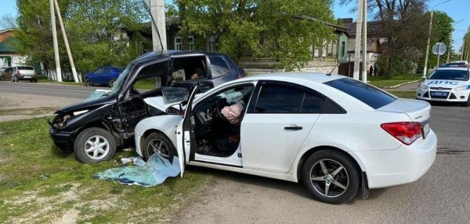 В Борисоглебске после ДТП «Нива» врезалась в столб – погиб человек