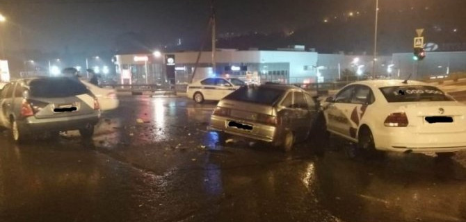 В Сочи водитель без прав устроил массовое ДТП с пострадавшими