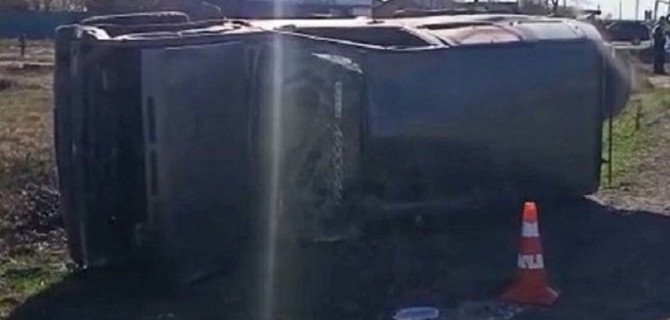 2-летний ребенок пострадал при опрокидывании автомобиля в Иркутской области