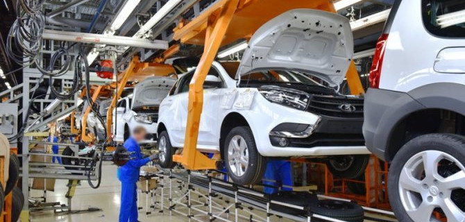 «АвтоВАЗ» частично возобновил работу и повысил зарплату сотрудникам