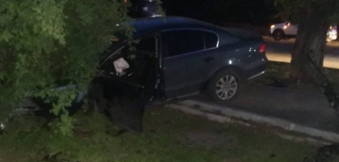 Под Ростовом автомобиль врезался в столб – погиб человек