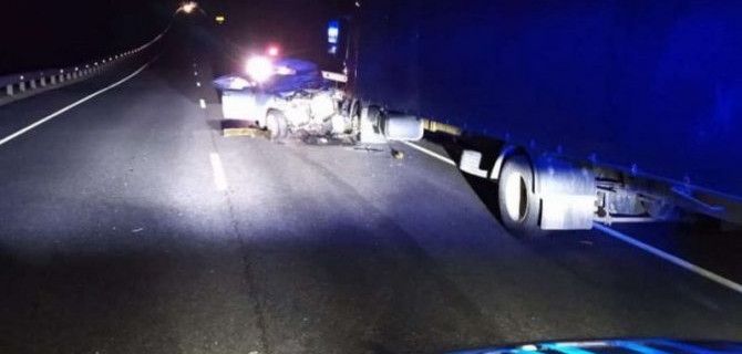 Водитель ВАЗа погиб в ДТП с большегрузом в Курской области