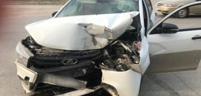 В Нефтеюганске «Лада» врезалась в столб – водитель погиб