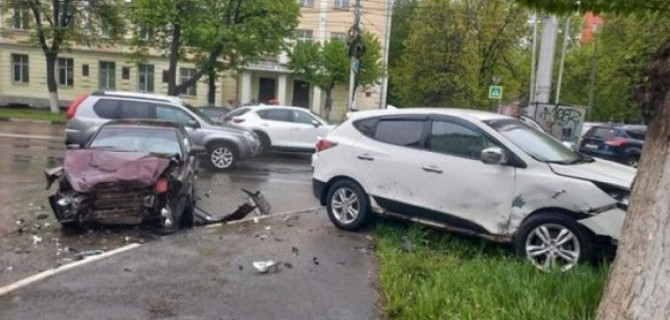 84-летний водитель пострадал в ДТП в Рязани