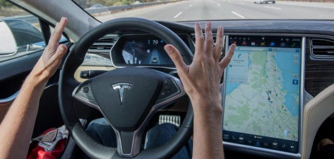 Фирма Tesla представила усовершенствованный автопилот