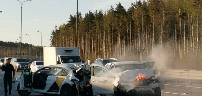 Скончалась пассажирка такси, попавшего в ДТП на КАД