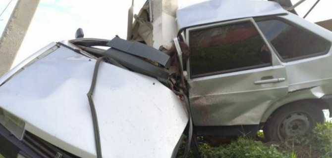 В Оренбургской области ВАЗ врезался в столб – погибла девушка