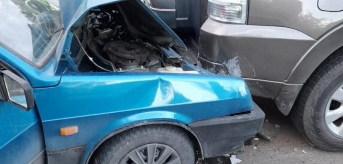 Водитель ВАЗа погиб в ДТП в Омске