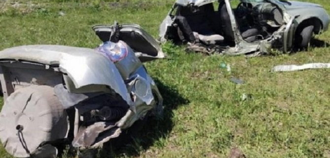 В Кемеровской области «Лада» врезалась в столб – погибли двое