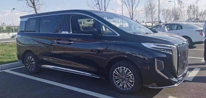 В Китае представлен роскошный минивэн от концерна FAW