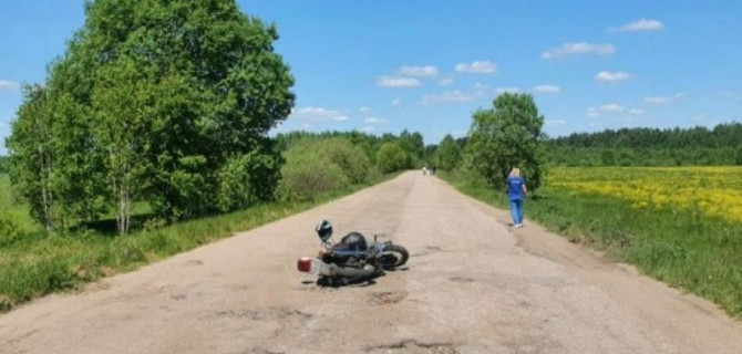 Два человека пострадали в ДТП с мотоциклом в Тверской области