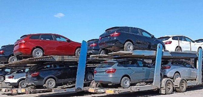 «АвтоВАЗ» вывозит из Ижевска странные Lada Vesta