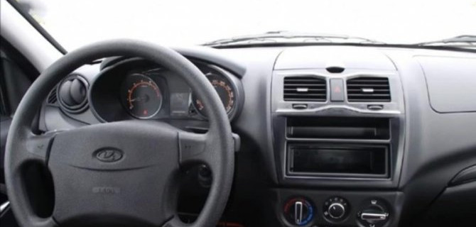 Опубликован снимок передней панели упрощённой Lada Granta