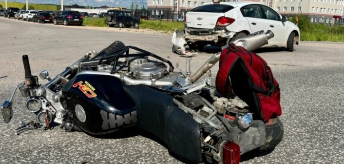 Мотоциклист погиб в ДТП в Великом Новгороде