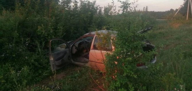 18-летний пассажир погиб при опрокидывании «Лады» под Саратовом