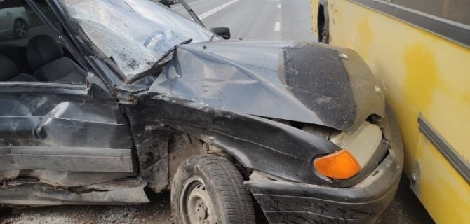 Водитель ВАЗа погиб в ДТП с автобусом в Ижевске
