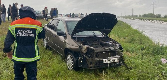 Двое детей и женщина погибли в результате съезда «Гранты» в оросительный канал