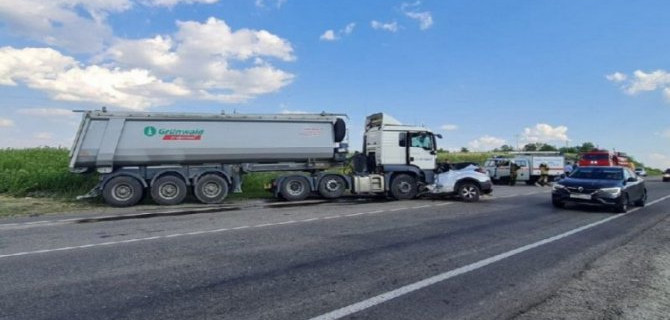 Двое детей и женщина погибли в ДТП в Воронежской области