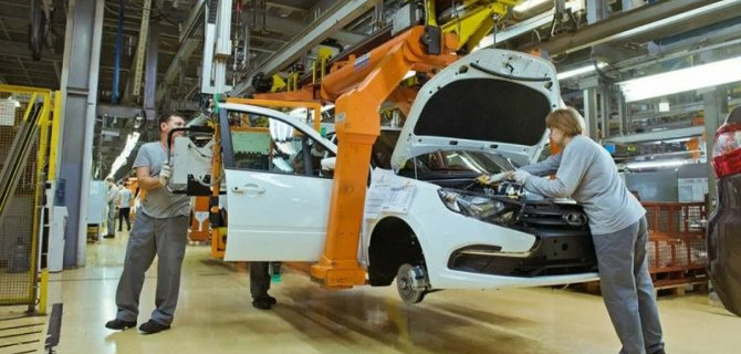 «АвтоВАЗ» ненадолго возобновит выпуск Lada Largus