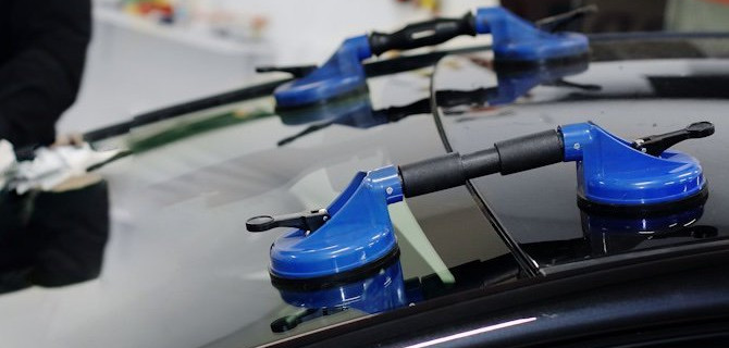 Замена лобового стекла – выбор компании и поиск запчасти