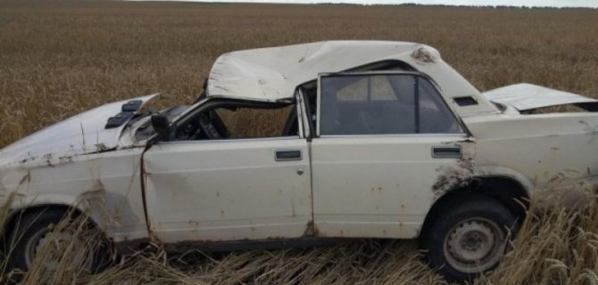 Водитель пострадал при опрокидывании машины в Воронежской области