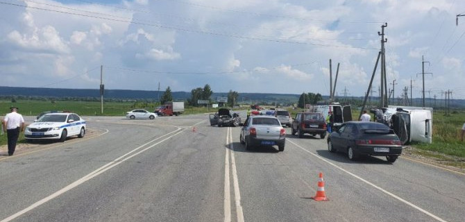 В ДТП в Чебоксарском районе погибла женщина и пострадали четверо детей