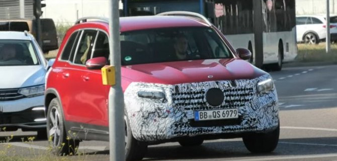 Большой кроссовер Mercedes-Benz GLB проходит рестайлинг