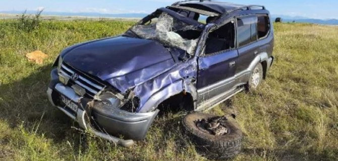 Женщина пострадала при опрокидывании машины в Хакасии