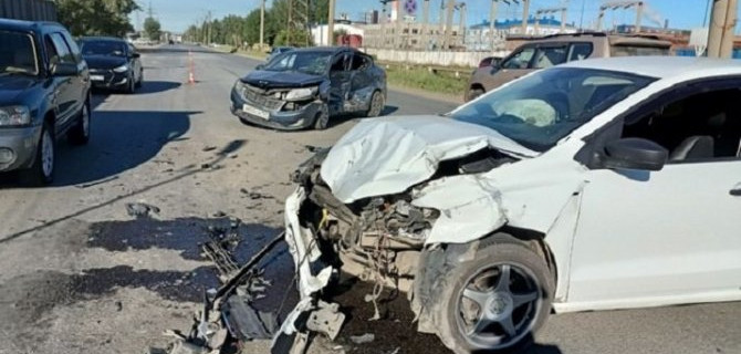 Водитель иномарки погиб в ДТП в Омске